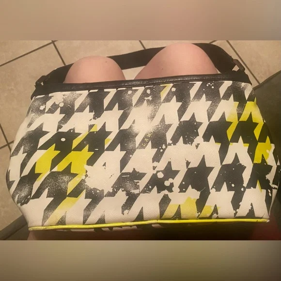 FUNky Houndstooth L.A.M.B. Purse - Picture 4 of 5